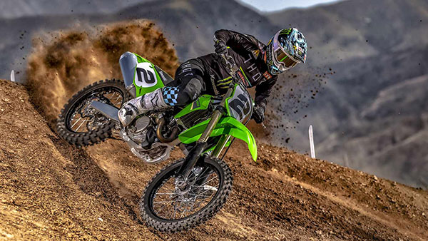 Kawasaki KX250 और KX450 डर्ट मोटरसाइकिल भारत में हुईं लॉन्च, जानें क्या है कीमत और फीचर्स