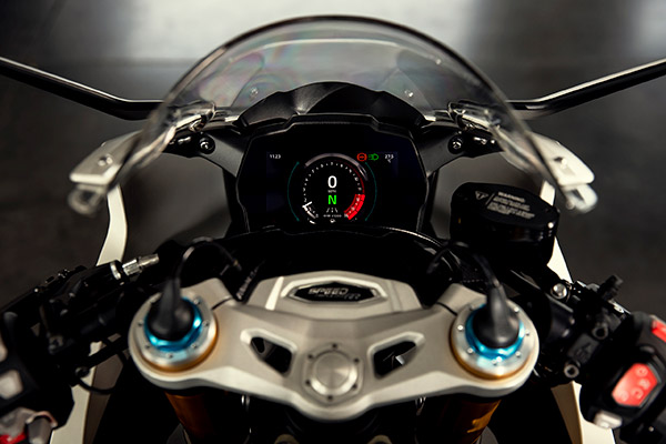 Triumph Speed Triple 1200 RR मोटरसाइकिल का हुआ खुलासा, जानें क्या हैं फीचर्स और पावर