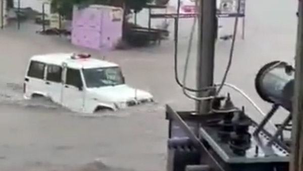 बाढ़ के पानी में ऐसे चली बोलेरो की आनंद महिंद्रा रह गए हैरान, लोगों ने कहा- “महिंद्रा है तो मुमकिन है”