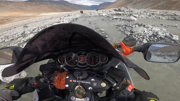युट्यूबर ने सुपरबाइक से किया बैंगलोर से लद्दाख तक का सफर, देखे वीडियो