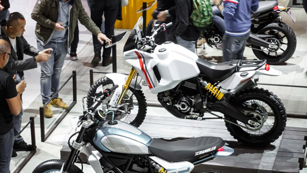 जल्द आ रही है Ducati की नई ऑफरोड बाइक DesertX, मिलते हैं दो फ्यूल टैंक और कई नए फीचर्स