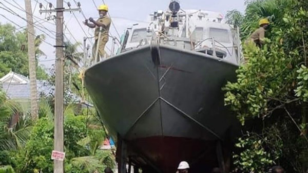 60 टन भारी नौसेना के जहाज को Volvo के ट्रक से ले जाया जा रहा है संग्राहलय, सामने आई तस्वीरें