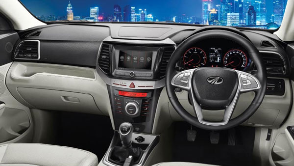 Mahindra XUV300 के W8(O) वैरिएंट से हटाया गया यह सेफ्टी फीचर, क्या अब रहेगी उतनी ही सुरक्षित?