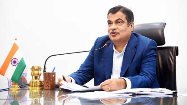 Delhi-Mumbai Expressway पर Nitin Gadkari ने Kia Carnival में किया स्पीड टेस्ट, पहुंची 170 किमी/घंटा