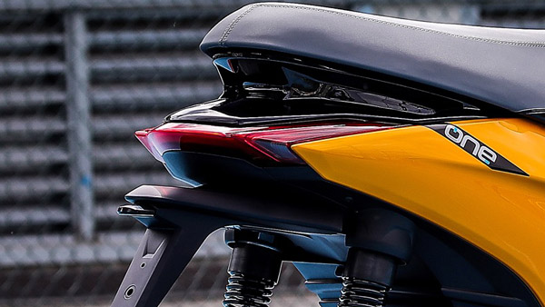 Piaggio One: 43 किमी/घंटा होगी टॉप स्पीड, फुल चार्ज पर 60 किमी चलेगी ये इलेक्ट्रिक स्कूटर