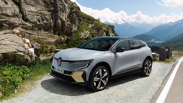 Renault की ये इलेक्ट्रिक कार देती है 470 किलोमीटर की रेंज, स्पेश और फीचर्स में भी है शानदार