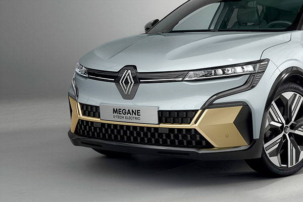 Renault की ये इलेक्ट्रिक कार देती है 470 किलोमीटर की रेंज, स्पेश और फीचर्स में भी है शानदार
