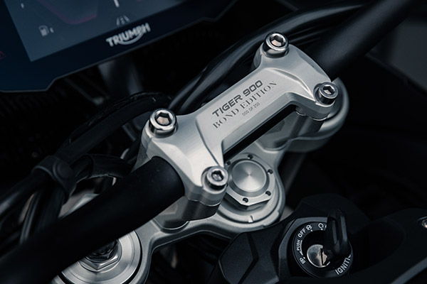 जेम्स बाॅन्ड एडिशन में पेश हुई Triumph की ये शानदार बाइक, कंपनी बनाएगी केवल 250 यूनिट