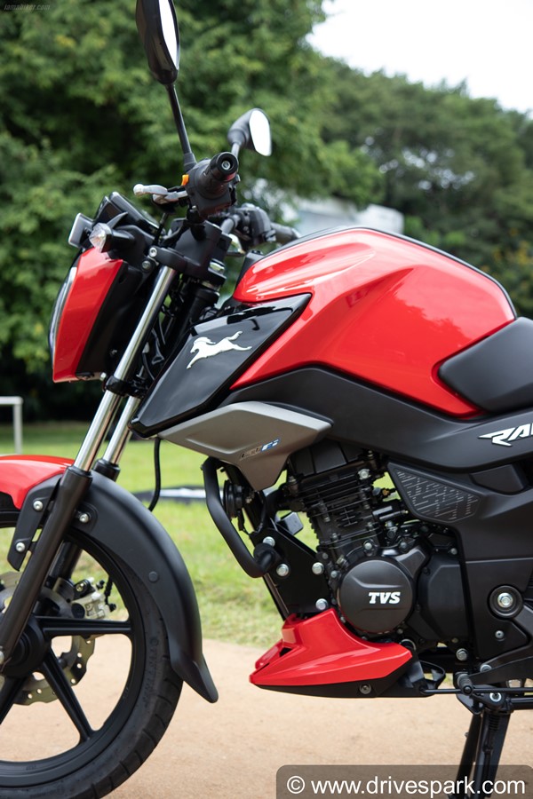 TVS Raider 125 और Bajaj Pulsar NS 125 में होगा महा-युद्ध, जानें कौन-सी बाइक ज्यादा बेहतर