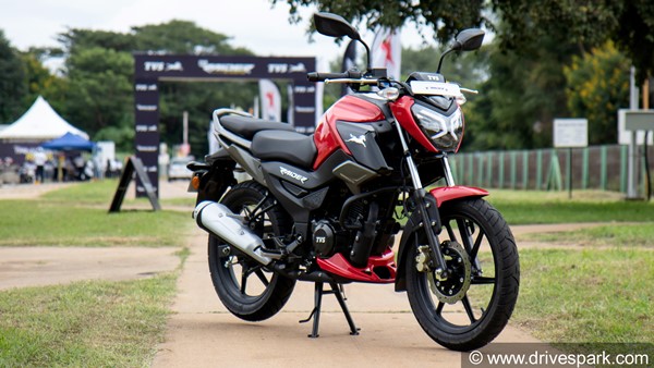 TVS Raider 125 और Bajaj Pulsar NS 125 में होगा महा-युद्ध, जानें कौन-सी बाइक ज्यादा बेहतर