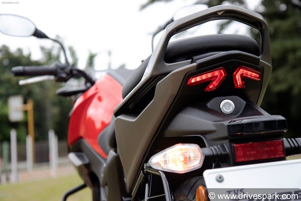 TVS Raider 125 और Bajaj Pulsar NS 125 में होगा महा-युद्ध, जानें कौन-सी बाइक ज्यादा बेहतर