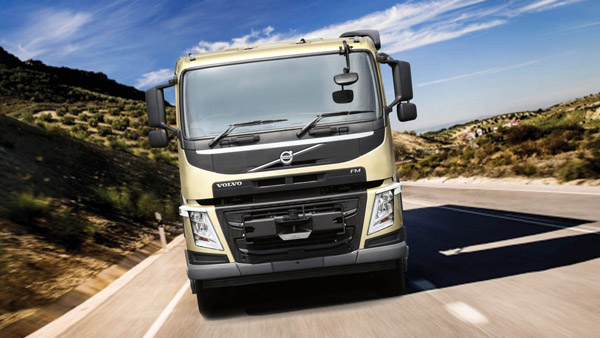 60 टन भारी नौसेना के जहाज को Volvo के ट्रक से ले जाया जा रहा है संग्राहलय, सामने आई तस्वीरें