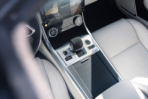 नई 2021 Jaguar XF Facelift सेडान भारत में हुई लॉन्च, जानें क्या हुए हैं बदलाव और क्या है कीमत