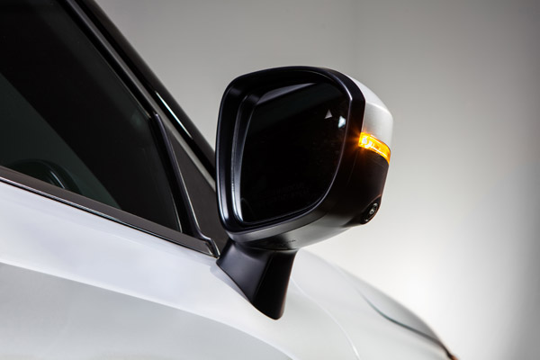 कार के Rear-View Mirror के इतिहास को जानकर आप भी हो जाएंगे हैरान, जानें कैसे हुआ इसका इजाद