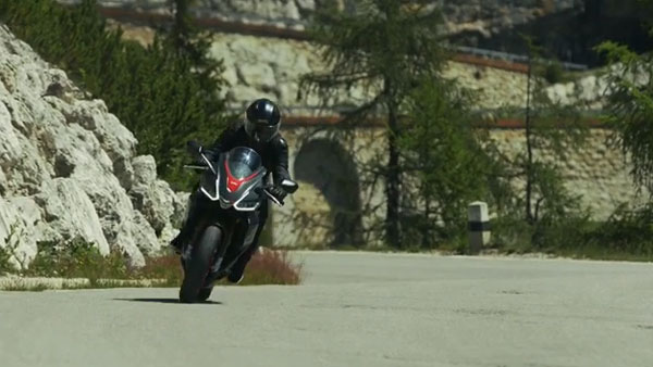 Aprilia RS 660 की डिलीवरी हुई शुरू, भारत में पहले ग्राहक को मिली बाइक, देखें तस्वीरें