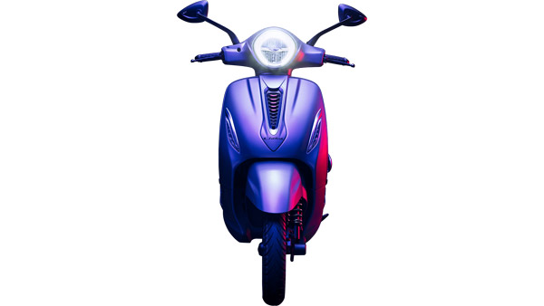 TVS iQube ने बिक्री में Bajaj Chetak को पछाड़ा, सितंबर में बनी टाॅप सेलिंग प्रीमियम ई-स्कूटर