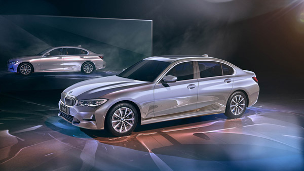 बाॅलिवुड स्टार गोविंदा ने अपनी पत्नी को गिफ्ट की BMW की लग्जरी कार, देखें तस्वीरें