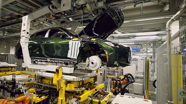 BMW i4 इलेक्ट्रिक सेडान का उत्पादन हुआ शुरू, देखें तस्वीरें