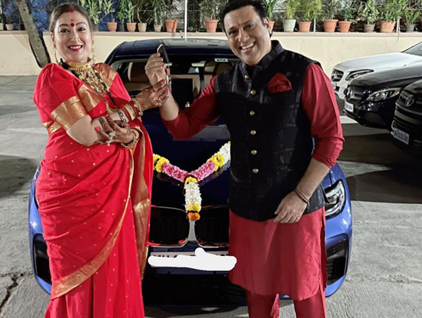 बाॅलिवुड स्टार गोविंदा ने अपनी पत्नी को गिफ्ट की BMW की लग्जरी कार, देखें तस्वीरें