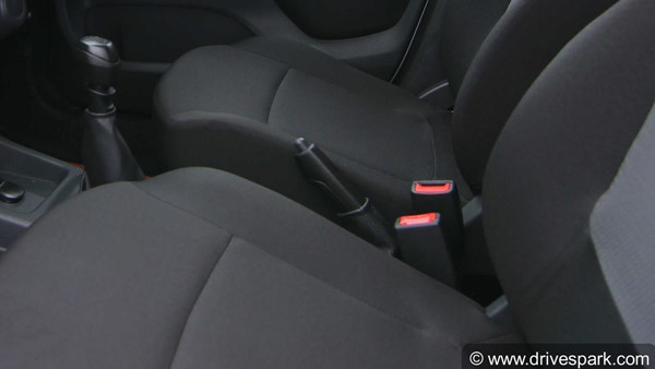 कार का Handbrake इस्तेमाल करने में कहीं आप तो नहीं कर रहे गलती, जानें कब लगाया जाता है