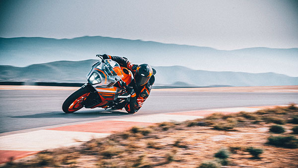 KTM RC 125 व KTM RC 200 भारत में नए अपडेट के साथ हुई लॉन्च, जानें कीमत, फीचर्स, इंजन