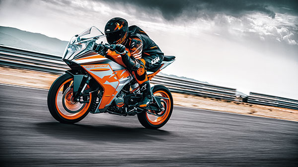 KTM RC 125 व KTM RC 200 भारत में नए अपडेट के साथ हुई लॉन्च, जानें कीमत, फीचर्स, इंजन