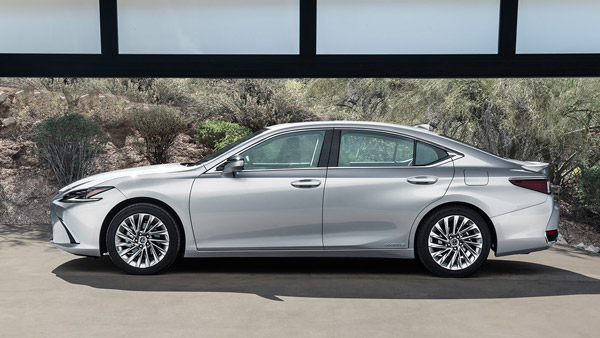नई 2021 Lexus ES300h सेडान भारतीय बाजार में हुई लॉन्च, जानें क्या है कीमत और फीचर्स