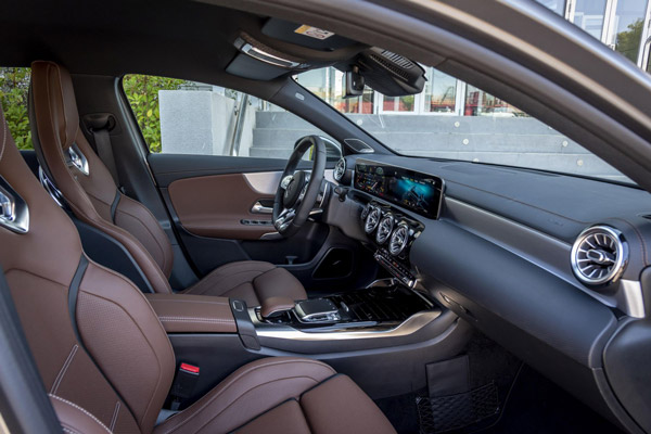 इस दिवाली आ रही है Mercedes-Benz की नई AMG A45 S हैचबैक, जानें क्या है फीचर्स और कीमत