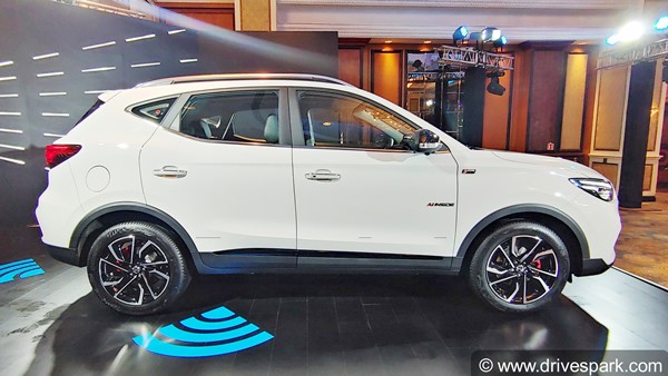 MG Astor SUV के हर वैरिएंट में है फीचर्स की भरमार, लिस्ट देखकर आप किसे करेंगे पसंद?