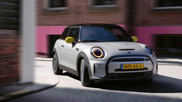 MINI Electric की बुकिंग आज से हुई शुरू, सिर्फ 7.3 सेकंड में छू लेती है 100 की स्पीड
