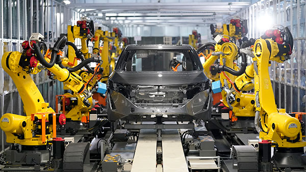 Nissan की कार फैक्ट्री में इंसानों की जगह लेंगे रोबोट, उत्पादन बढ़ाने का है लक्ष्य