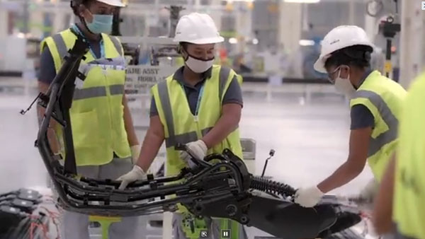 Ola के Electric Scooter का कैसा हो रहा उत्पादन, कंपनी ने शेयर किया नया वीडियो