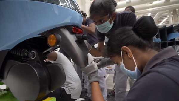 Ola के Electric Scooter का कैसा हो रहा उत्पादन, कंपनी ने शेयर किया नया वीडियो