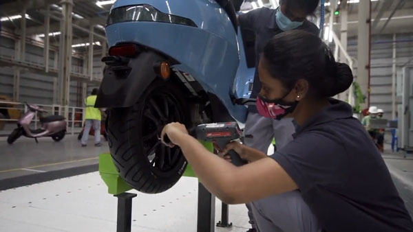 Ola के Electric Scooter का कैसा हो रहा उत्पादन, कंपनी ने शेयर किया नया वीडियो