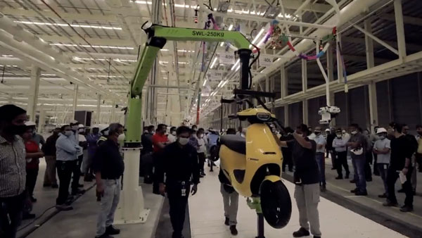 Ola के Electric Scooter का कैसा हो रहा उत्पादन, कंपनी ने शेयर किया नया वीडियो