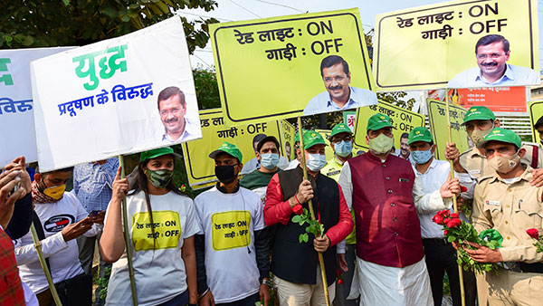 दिल्ली में सर्दियों के पहले प्रदूषण से निपटने की कोशिश शूरू, रेड लाइट पर इंजन बंद रखने की अपील