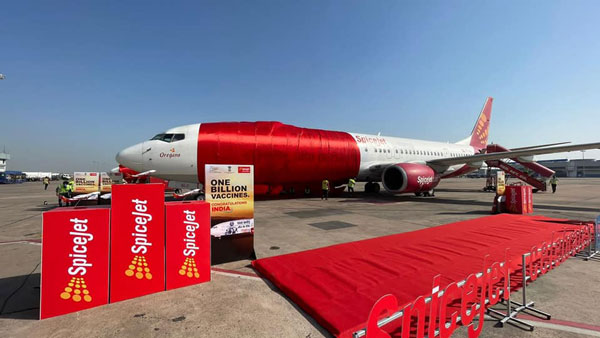 पूरे भारत में पूरी हुई 100 करोड़ Covid-19 वैक्सिनेशन, SpiceJet ने कुछ इस तरह मनाया जश्न