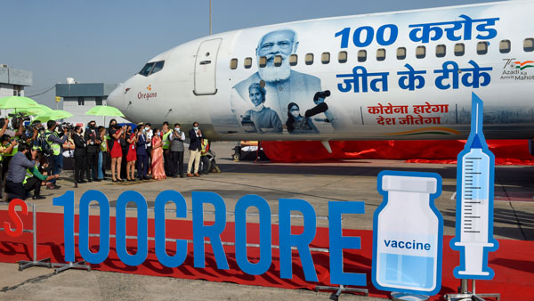 पूरे भारत में पूरी हुई 100 करोड़ Covid-19 वैक्सिनेशन, SpiceJet ने कुछ इस तरह मनाया जश्न