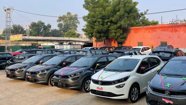 इस Tata Motors डीलर ने एक ही दिन में 106 कारों की डिलीवरी की