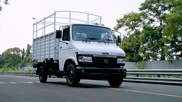Tata Motors ने 21 नए कमर्शियल वाहनों को किया पेश, माइलेज और कम्फर्ट में हुआ सुधार