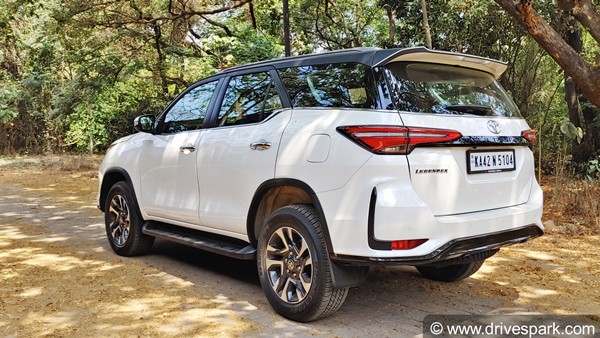 Toyota Fortuner Legender 4X4 भारत में 42.33 लाख रुपये की कीमत में हुई लॉन्च, जानें इंजन, फीचर्स