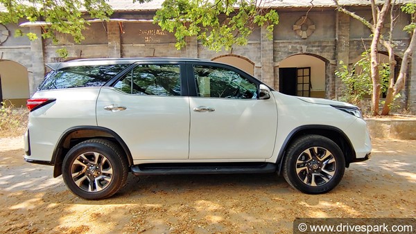 Toyota Fortuner Legender 4X4 भारत में 42.33 लाख रुपये की कीमत में हुई लॉन्च, जानें इंजन, फीचर्स