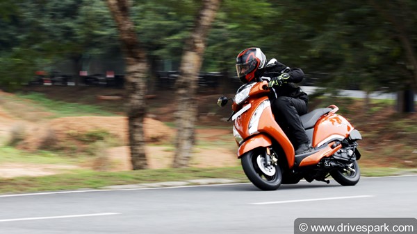 TVS Jupiter 125 Review: जानें चलाने में कैसी यह है यह नई स्कूटर