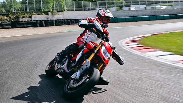 नई Ducati Hypermotard 950 बाइक्स भारत में हुई लाॅन्च, कीमत 12.99 लाख रुपये से शुरू