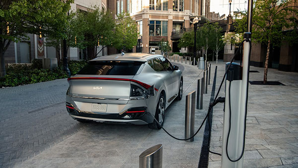 Kia EV9 इलेक्ट्रिक SUV का कल होगा खुलासा, जानें क्या होंगे फीचर्स और कितनी होगी रेंज