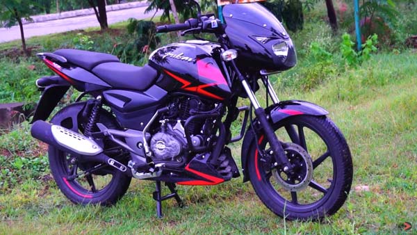 अक्टूबर 2021 में Bajaj बाइक्स की बिक्री घटी, घरेलू सेल्स में 26 प्रतिशत की भारी गिरावट