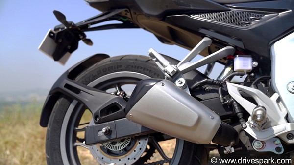 Bajaj Pulsar F250 Hindi Review: बजाज पल्सर एफ250 रिव्यू डिजाईन फीचर्स इंजन परफॉर्मेंस राइड जानकारी