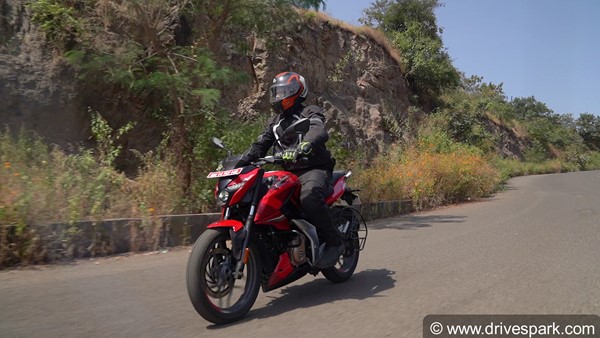 Bajaj Pulsar 250 या Dominar 250: कौन सी 250cc बाइक आपके लिए होगी बेहतर, यहां पढ़ें तुलना