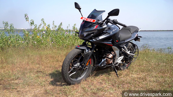 Bajaj Pulsar F250 Hindi Review: बजाज पल्सर एफ250 रिव्यू डिजाईन फीचर्स इंजन परफॉर्मेंस राइड जानकारी
