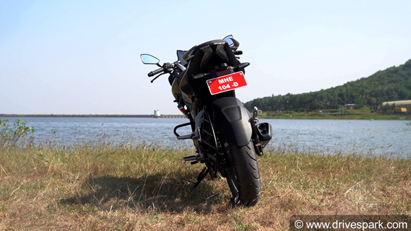 Bajaj Pulsar F250 Hindi Review: बजाज पल्सर एफ250 रिव्यू डिजाईन फीचर्स इंजन परफॉर्मेंस राइड जानकारी
